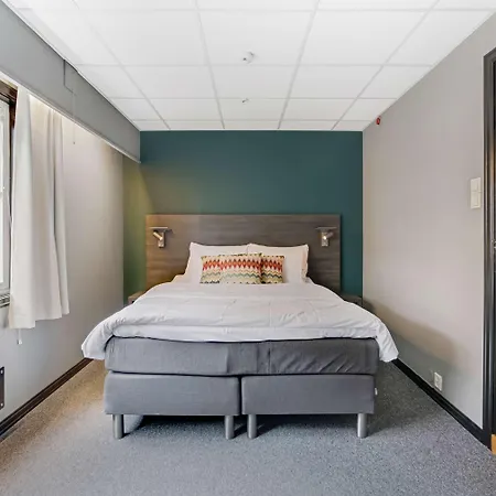 Easy Hotel 3*